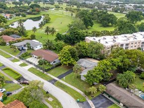15831 Palmetto Club Dr, Miami FL 33157
