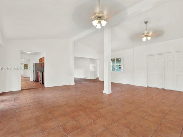 15831 Palmetto Club Dr, Miami FL 33157