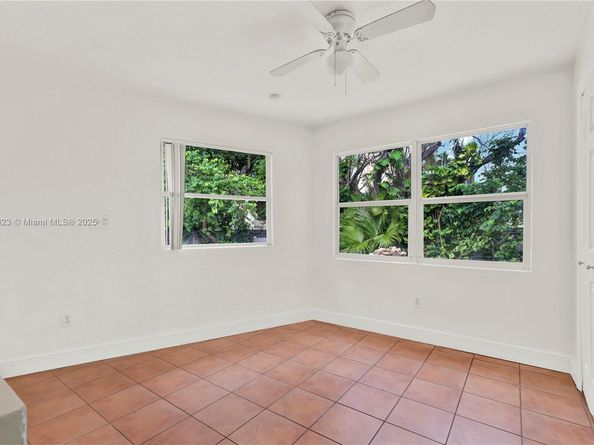 15831 Palmetto Club Dr, Miami FL 33157