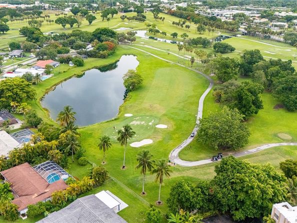 15831 Palmetto Club Dr, Miami FL 33157