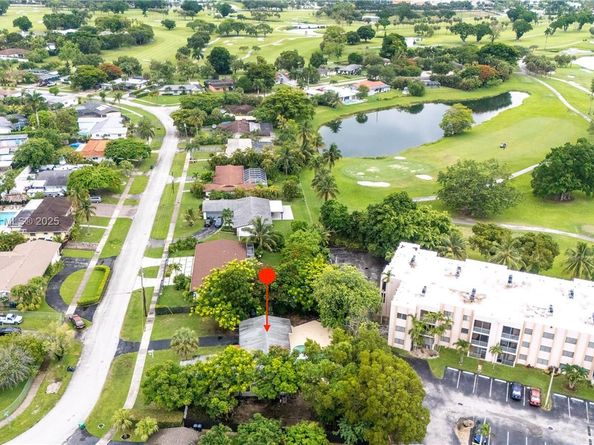 15831 Palmetto Club Dr, Miami FL 33157
