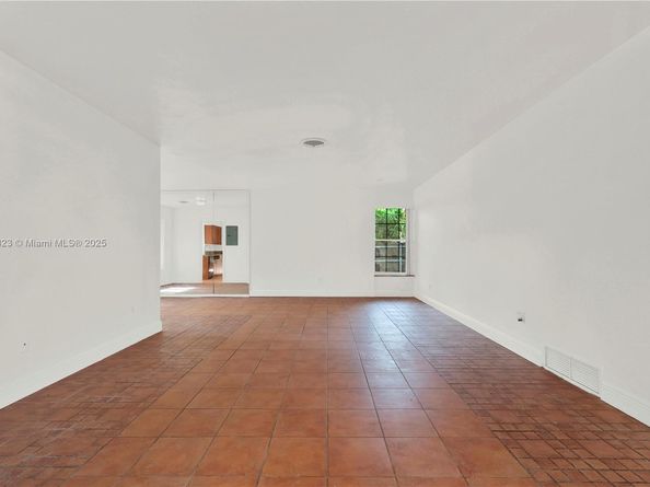 15831 Palmetto Club Dr, Miami FL 33157