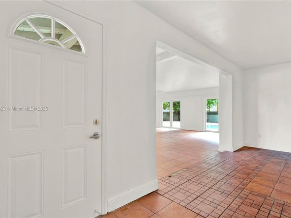 15831 Palmetto Club Dr, Miami FL 33157