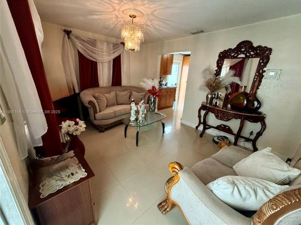 1041 E 19th St, Hialeah FL 33013