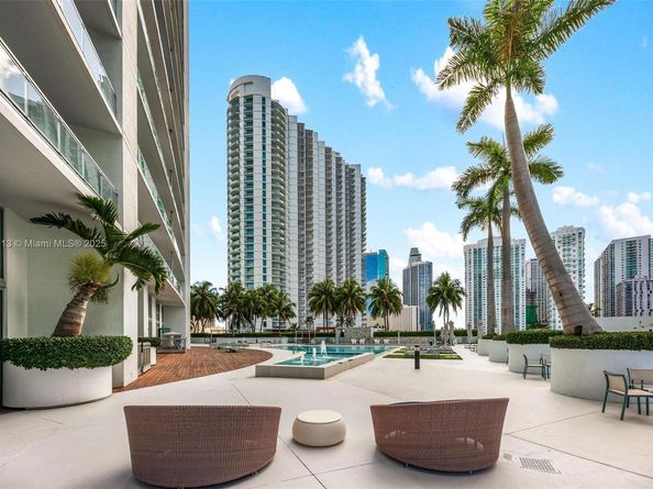 90 SW 3rd St 4009, Miami FL 33130