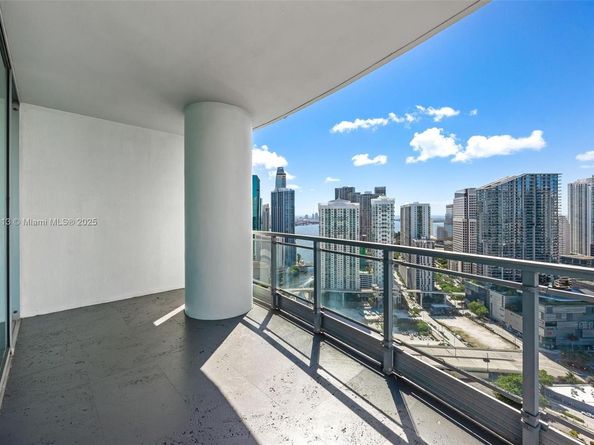 90 SW 3rd St 4009, Miami FL 33130