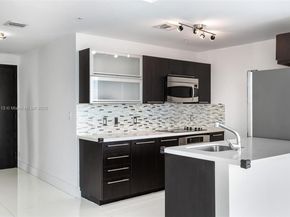 90 SW 3rd St 4009, Miami FL 33130
