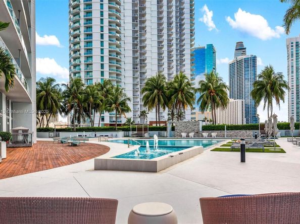 90 SW 3rd St 4009, Miami FL 33130