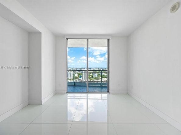 90 SW 3rd St 4009, Miami FL 33130
