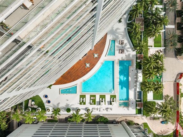 90 SW 3rd St 4009, Miami FL 33130