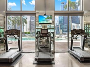 90 SW 3rd St 4009, Miami FL 33130