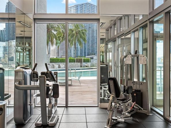 90 SW 3rd St 4009, Miami FL 33130