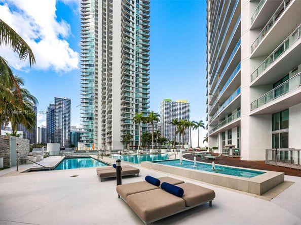 90 SW 3rd St 4009, Miami FL 33130
