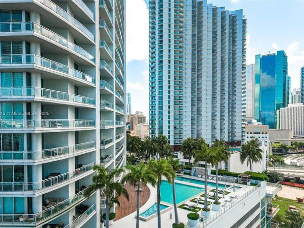 90 SW 3rd St 4009, Miami FL 33130