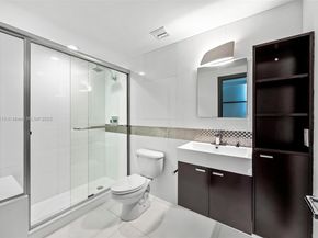 90 SW 3rd St 4009, Miami FL 33130
