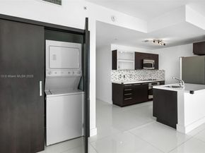 90 SW 3rd St 4009, Miami FL 33130