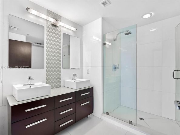 90 SW 3rd St 4009, Miami FL 33130