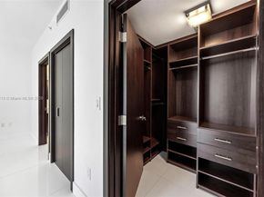 90 SW 3rd St 4009, Miami FL 33130