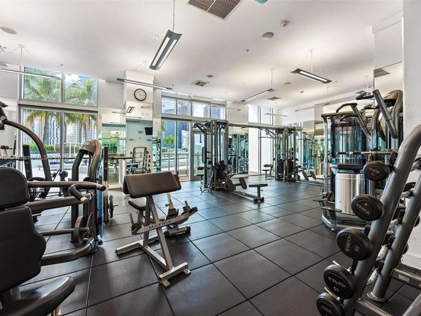 90 SW 3rd St 4009, Miami FL 33130