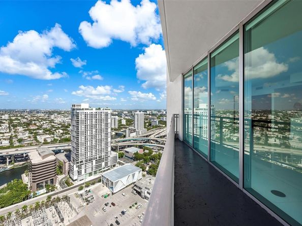 90 SW 3rd St 4009, Miami FL 33130
