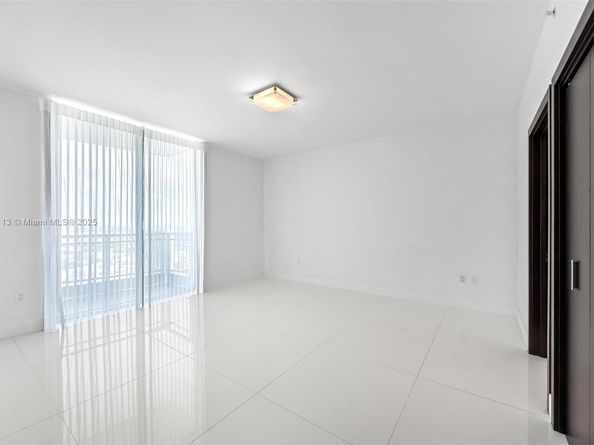 90 SW 3rd St 4009, Miami FL 33130