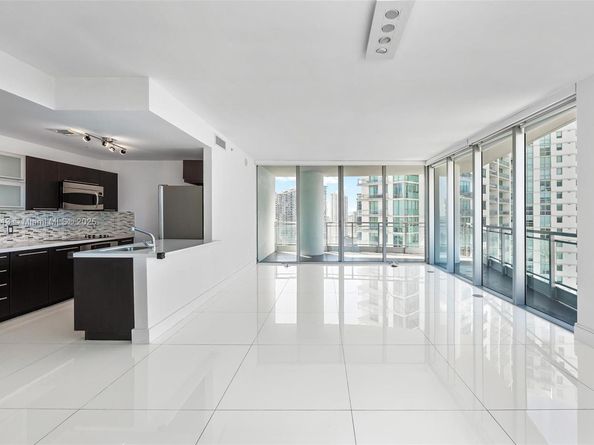 90 SW 3rd St 4009, Miami FL 33130