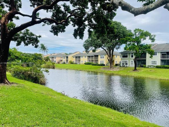 4085 NW 87th Ave 4085, Sunrise FL 33351
