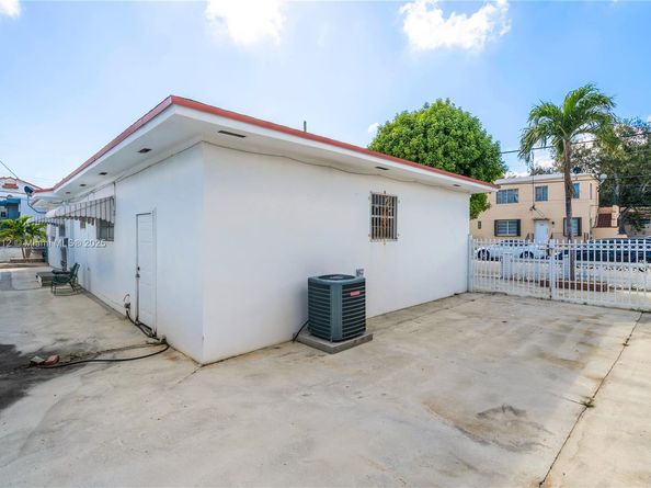 201 NW 14th Ave, Miami FL 33125