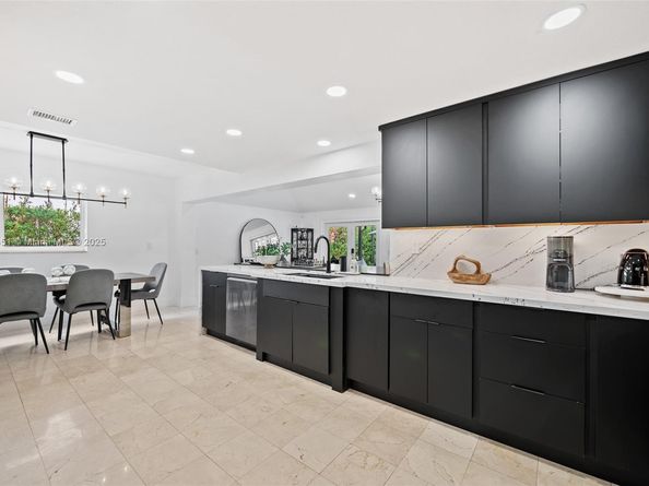 16811 NW 83rd Ave, Miami Lakes FL 33016