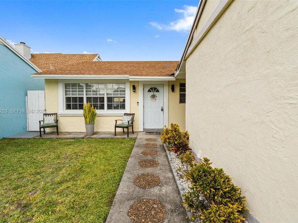 1366 Osprey Ct, Homestead FL 33035