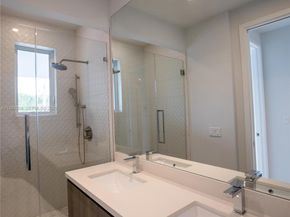 3374 Day Ave A, Miami FL 33133