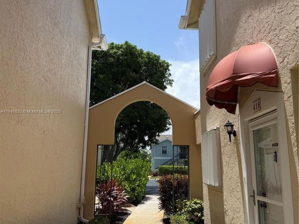 417 Waterside Dr, Hypoluxo FL 33462