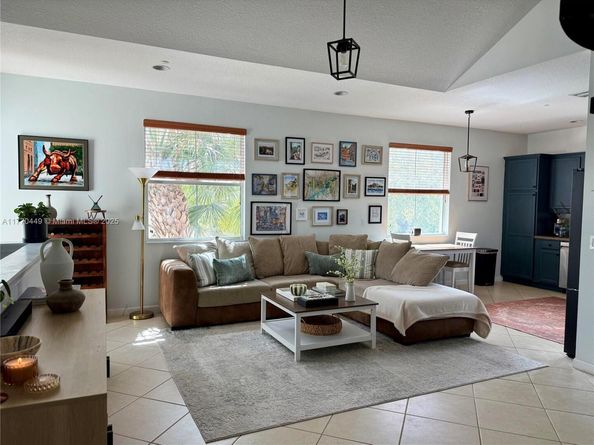 2977 St John Dr, Cooper City FL 33024