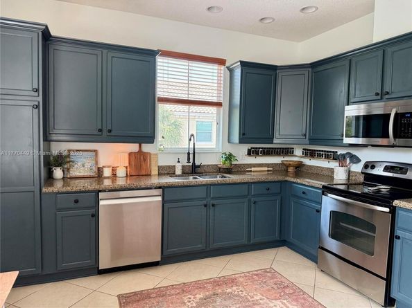 2977 St John Dr, Cooper City FL 33024