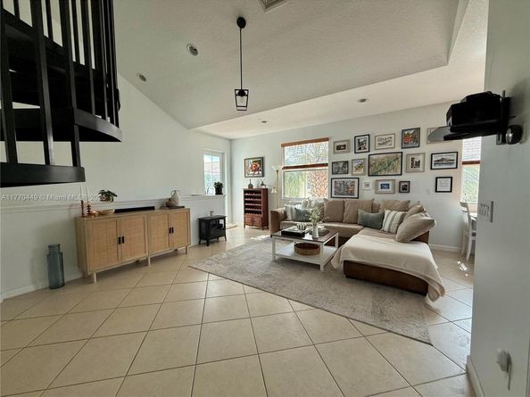 2977 St John Dr, Cooper City FL 33024