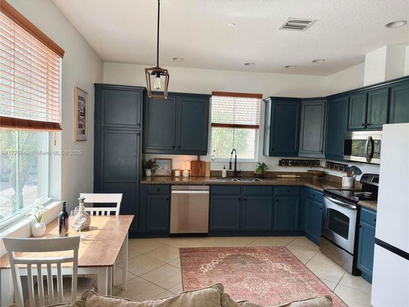 2977 St John Dr, Cooper City FL 33024