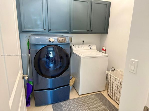 2977 St John Dr, Cooper City FL 33024