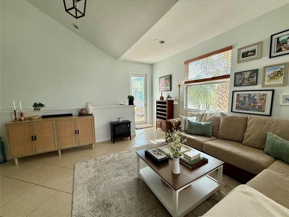 2977 St John Dr, Cooper City FL 33024