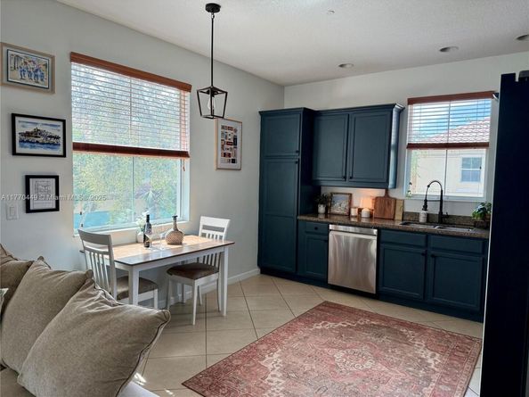 2977 St John Dr, Cooper City FL 33024