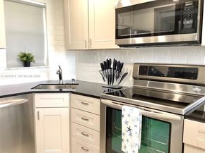8900 Washington Blvd PH2A, Pembroke Pines FL 33025