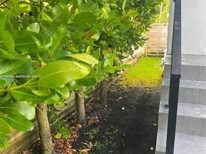 15 NW 52nd St, Miami FL 33127