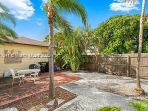 1416 N 2nd Ave N, Lake Worth FL 33460