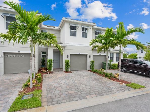 110 SW 171st Way, Pembroke Pines FL 33027