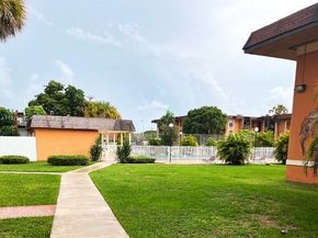 9493 SW 76th St L4, Miami FL 33173