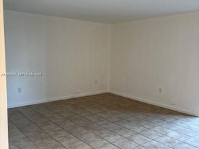9493 SW 76th St L4, Miami FL 33173