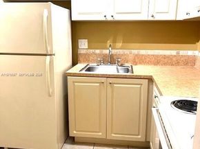 9493 SW 76th St L4, Miami FL 33173