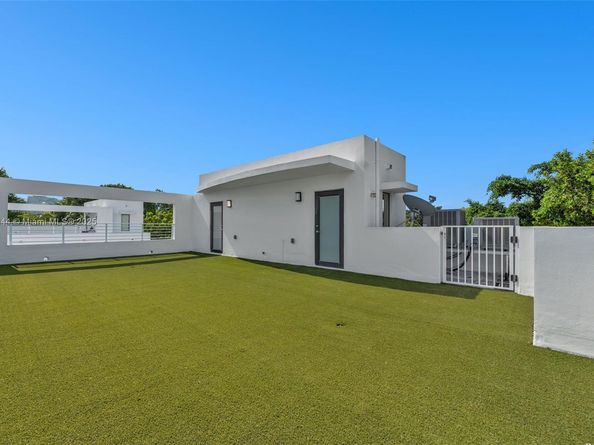 3318 Day Ave 6, Miami FL 33133