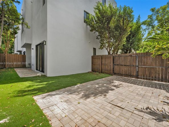3318 Day Ave 6, Miami FL 33133