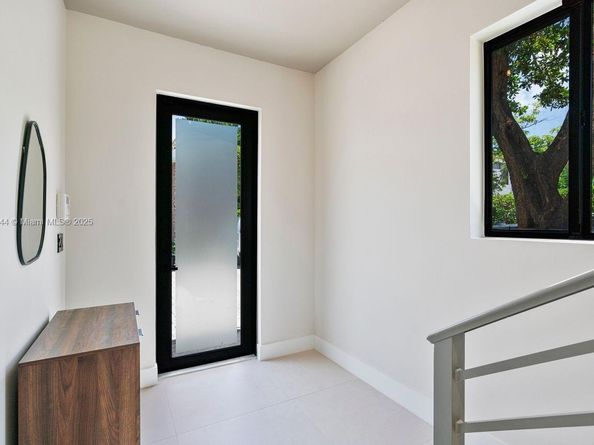 3318 Day Ave 6, Miami FL 33133