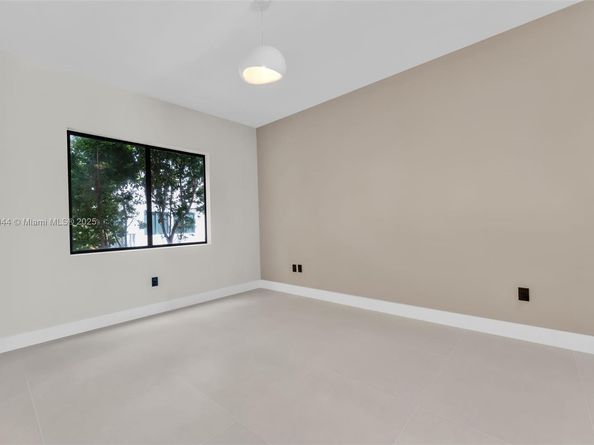 3318 Day Ave 6, Miami FL 33133